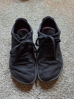 Splay Barefoot Sneakers Size M8 / W10